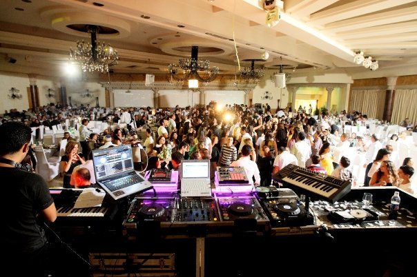 LIVE ON DJ